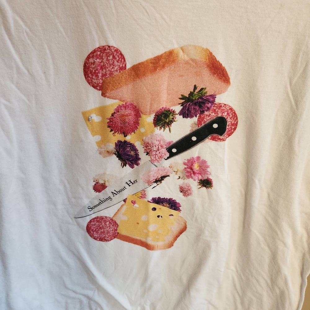 🪩 Something about her sold out tee sz L